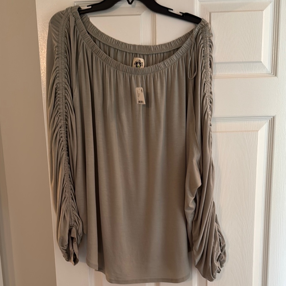 NWT
We The Free
Serenade Tee